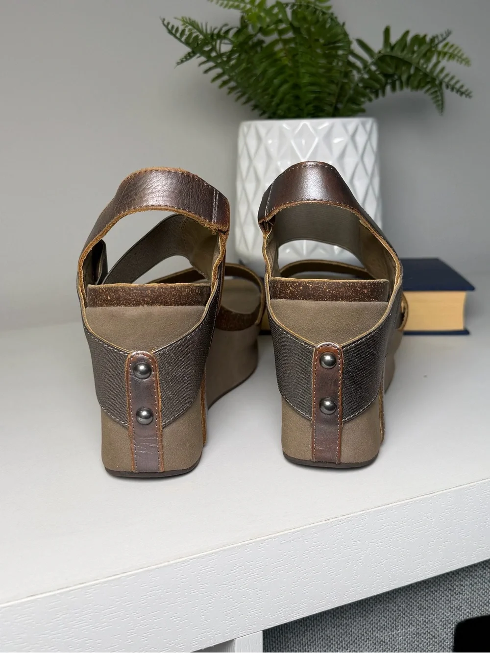 OTBT Women's Bushnell Wedge Sz 7M in Pewter/Bronze Leather